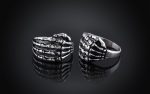 Bague Tête de Mort  Main de Squelette 2